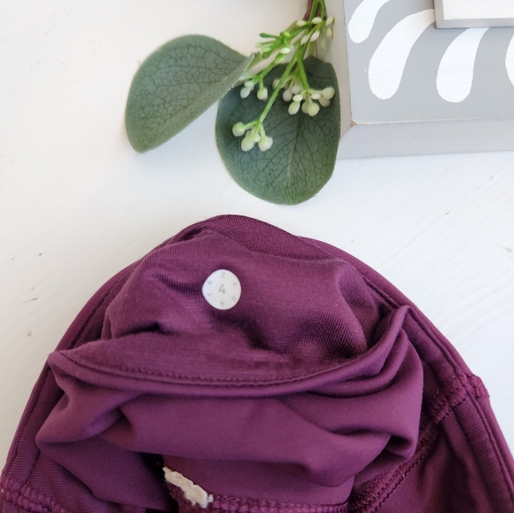 Women's Lululemon Cropped Capri Leggings Size 4 - Picture 5 of 8